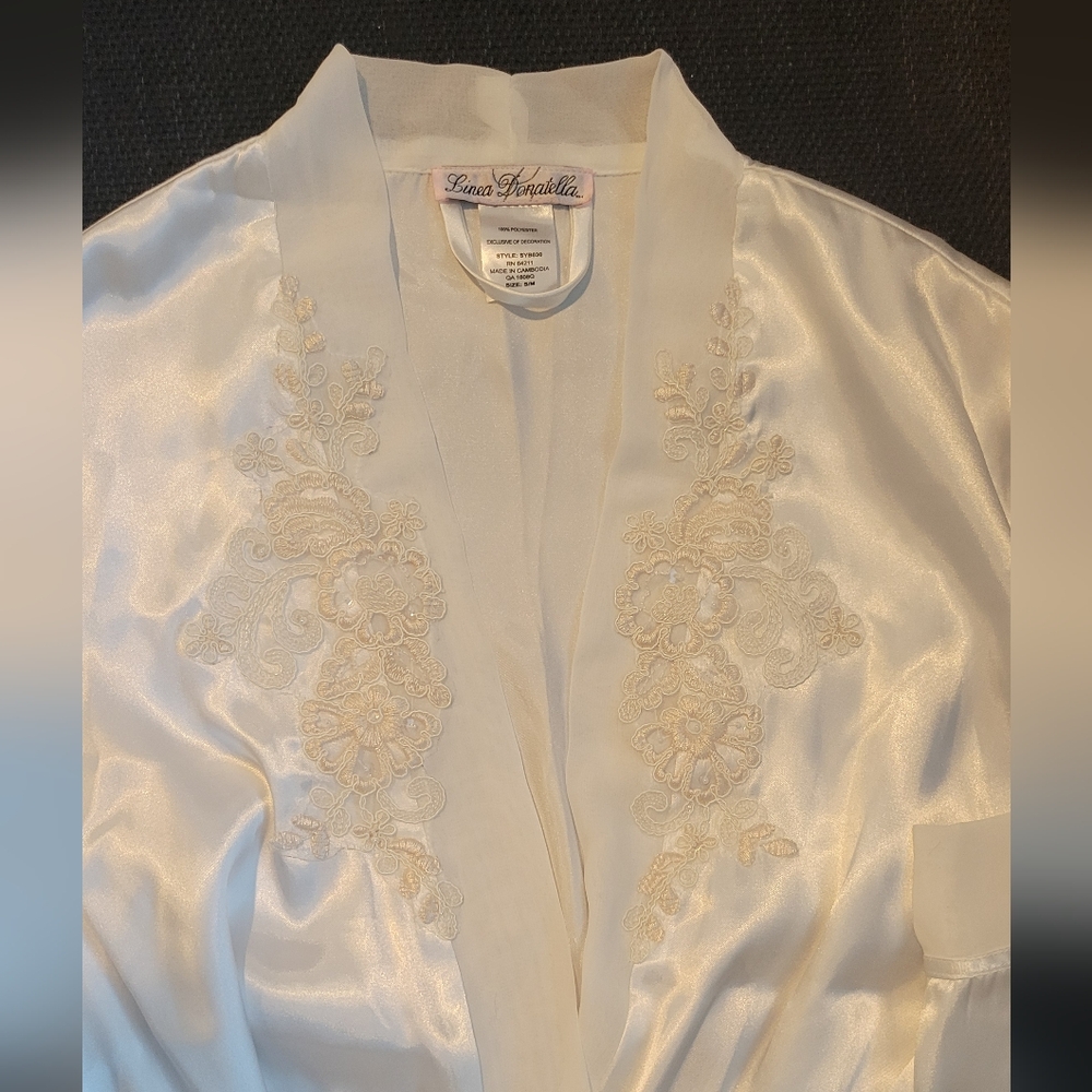 Cream/white Embroidered Robe